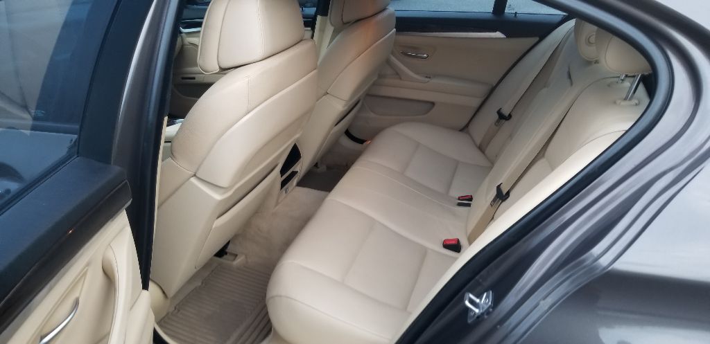 Photo 14 of this BMW 5 SERIES