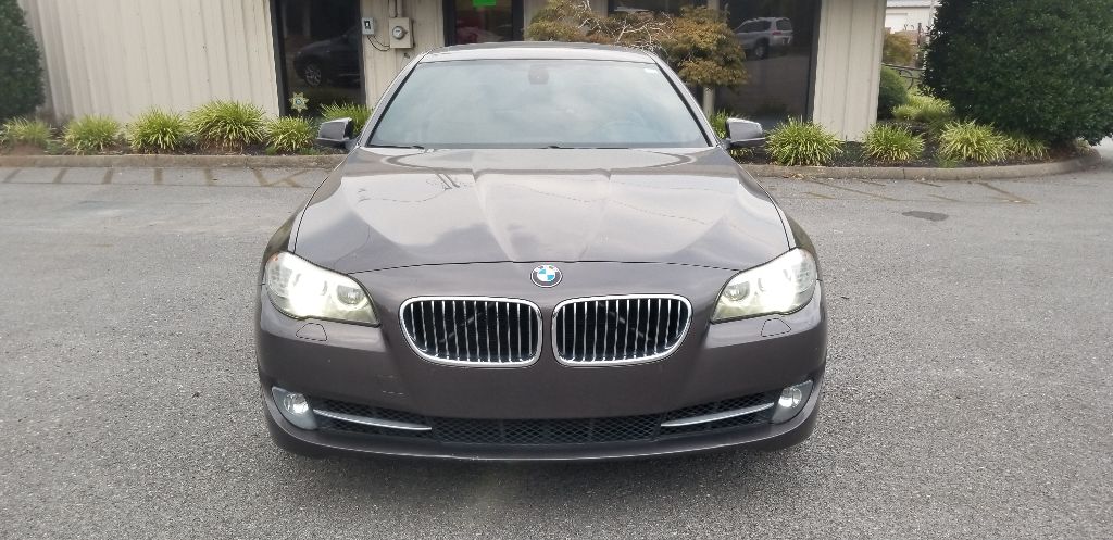 Photo 5 of this BMW 5 SERIES