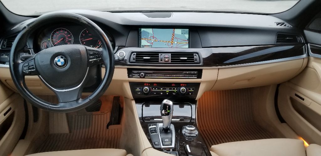 Photo 9 of this BMW 5 SERIES