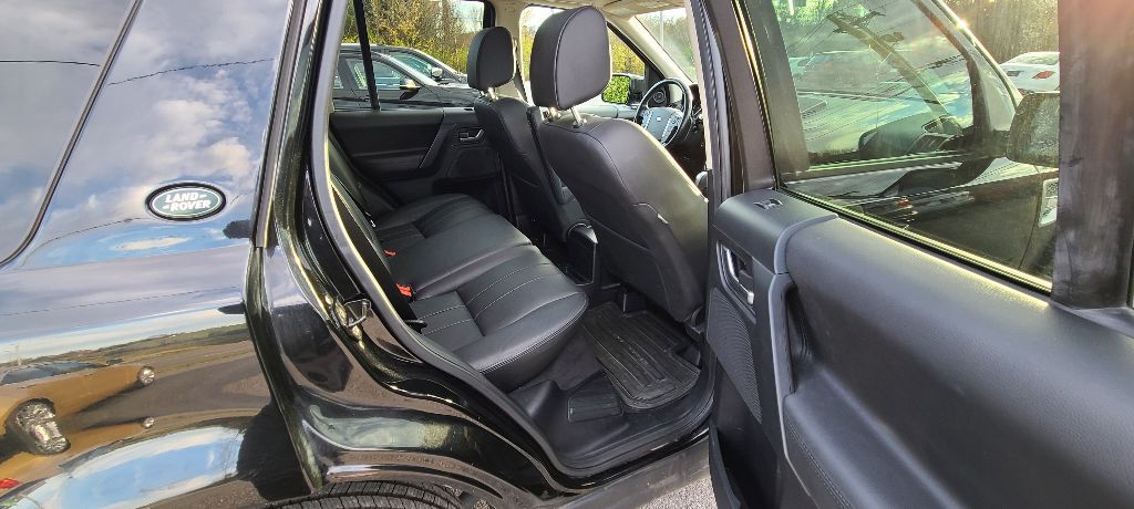 Photo 17 of this LAND ROVER LR2