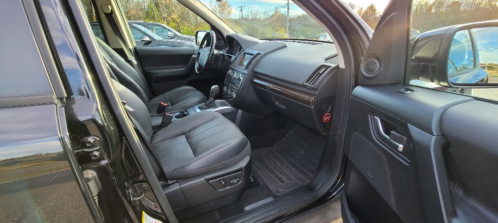 Photo 18 of this LAND ROVER LR2