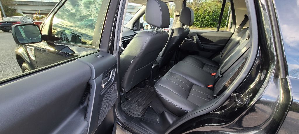 Photo 14 of this LAND ROVER LR2