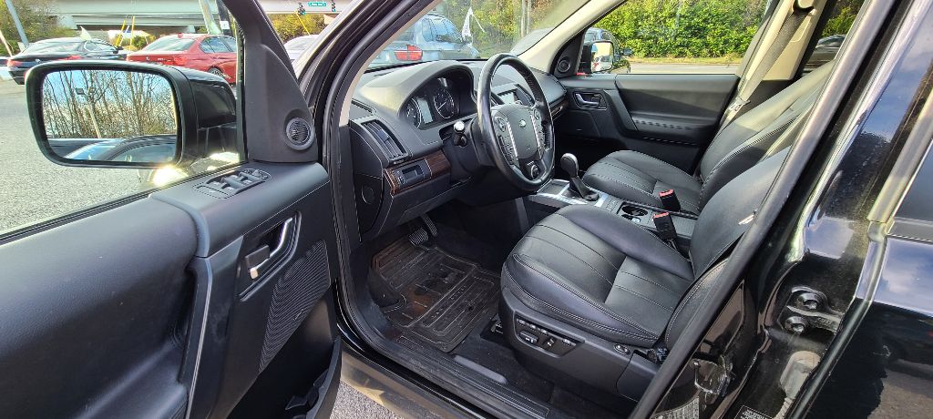 Photo 13 of this LAND ROVER LR2
