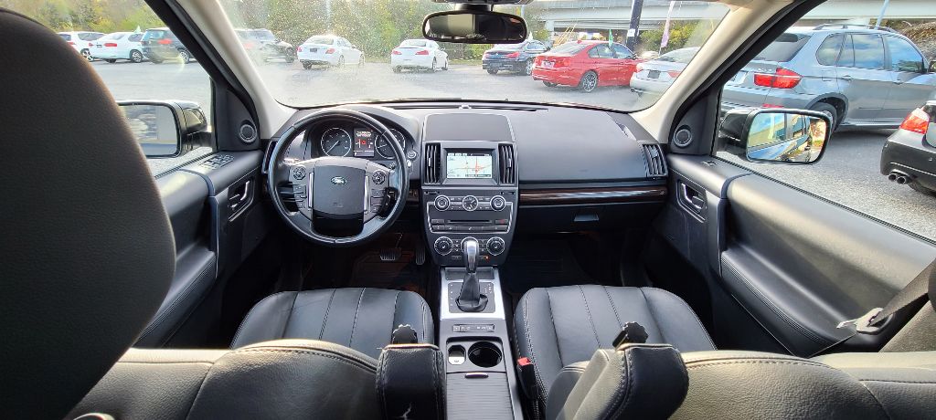 Photo 10 of this LAND ROVER LR2