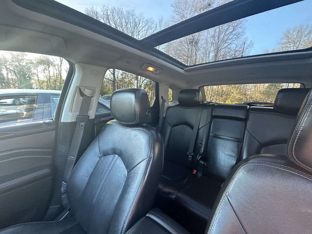 Photo 21 of this CADILLAC SRX