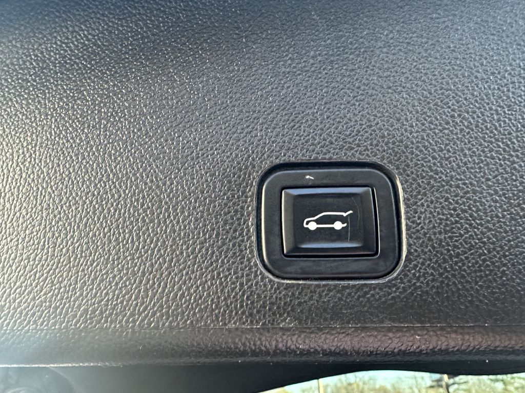 Photo 30 of this CADILLAC SRX
