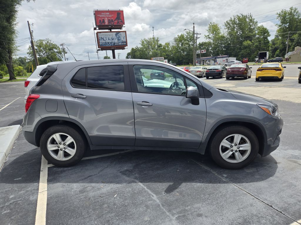 Photo 4 of this CHEVROLET TRAX