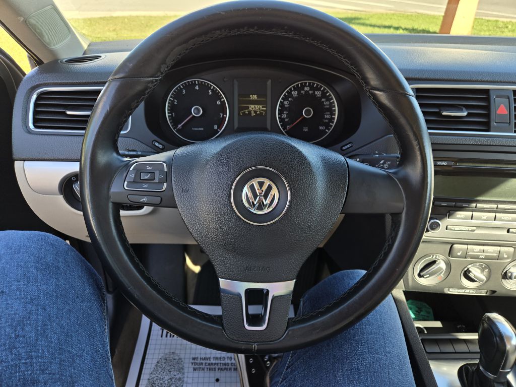 Photo 12 of this VOLKSWAGEN JETTA