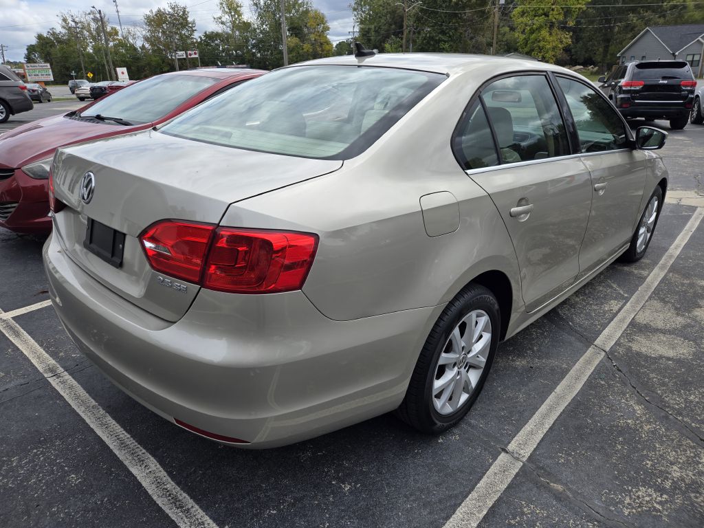 Photo 5 of this VOLKSWAGEN JETTA