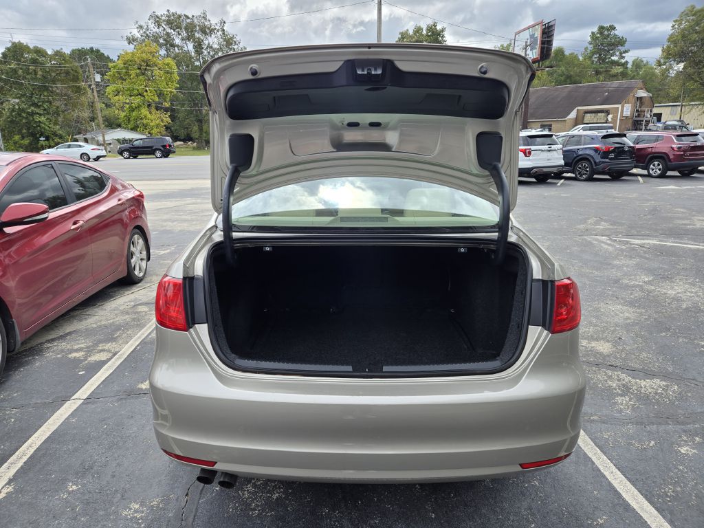 Photo 8 of this VOLKSWAGEN JETTA