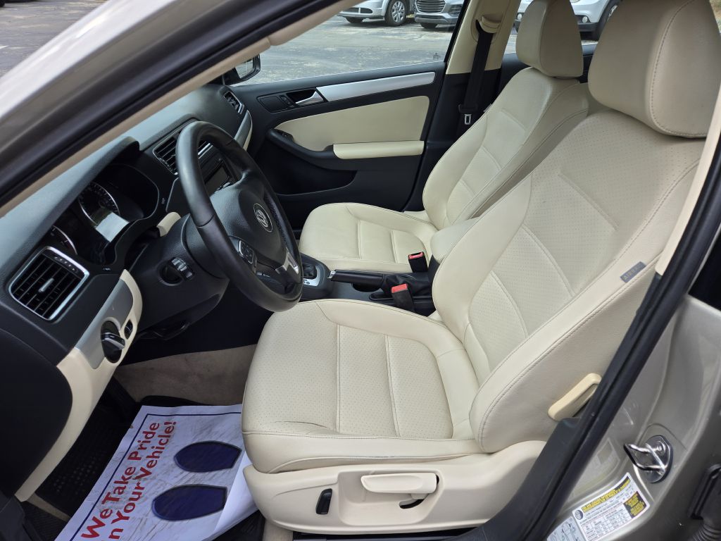 Photo 10 of this VOLKSWAGEN JETTA