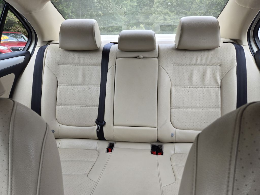 Photo 16 of this VOLKSWAGEN JETTA