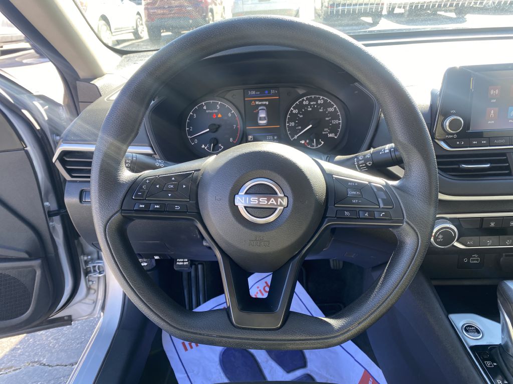Photo 9 of this NISSAN ALTIMA