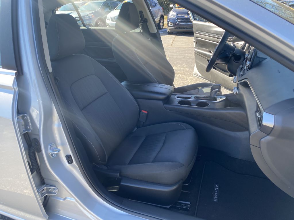 Photo 17 of this NISSAN ALTIMA