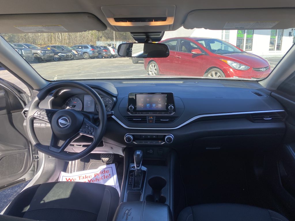 Photo 18 of this NISSAN ALTIMA