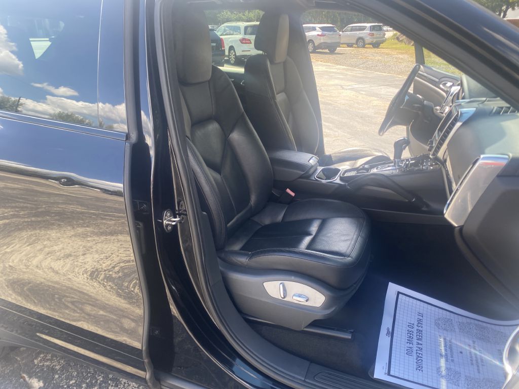 Photo 6 of this PORSCHE CAYENNE
