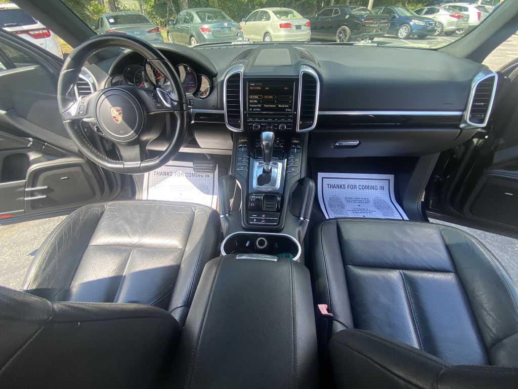 Photo 8 of this PORSCHE CAYENNE