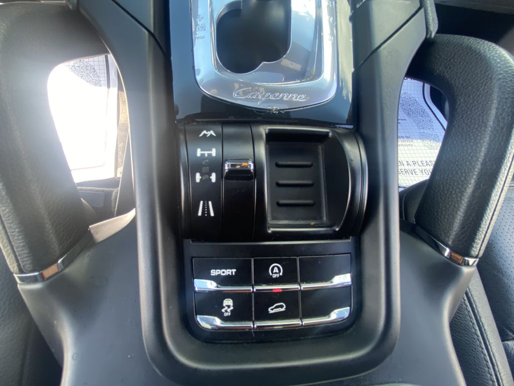 Photo 9 of this PORSCHE CAYENNE
