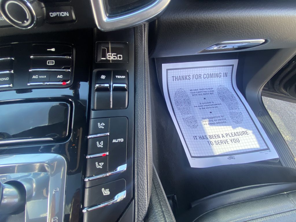 Photo 10 of this PORSCHE CAYENNE