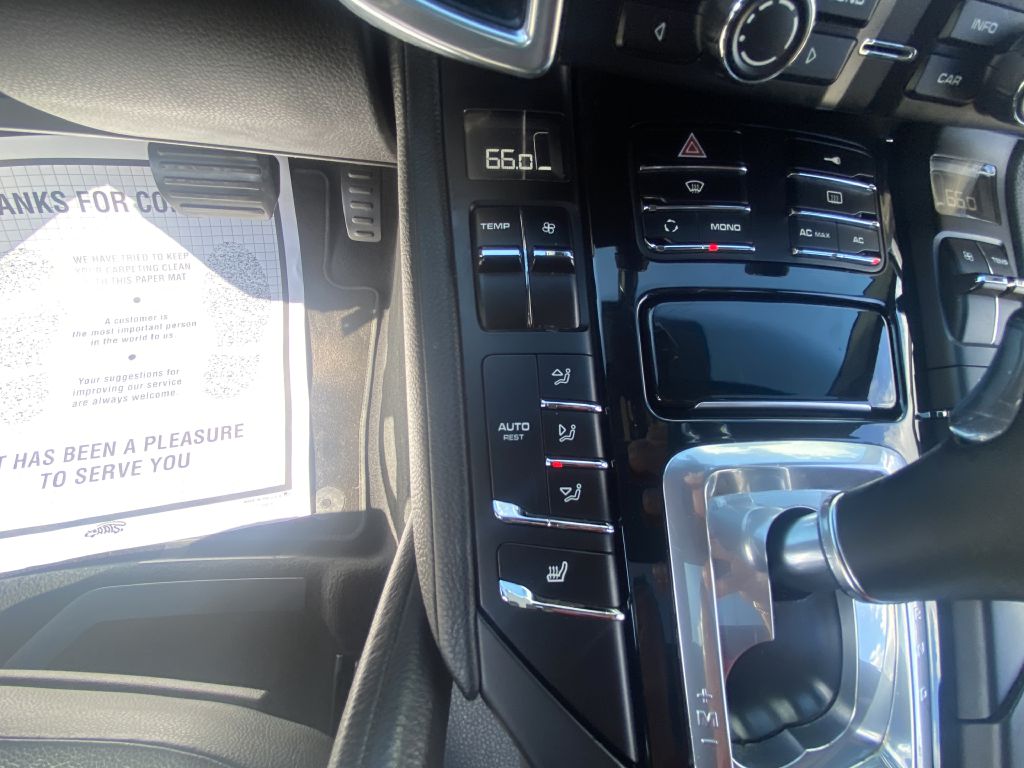 Photo 11 of this PORSCHE CAYENNE
