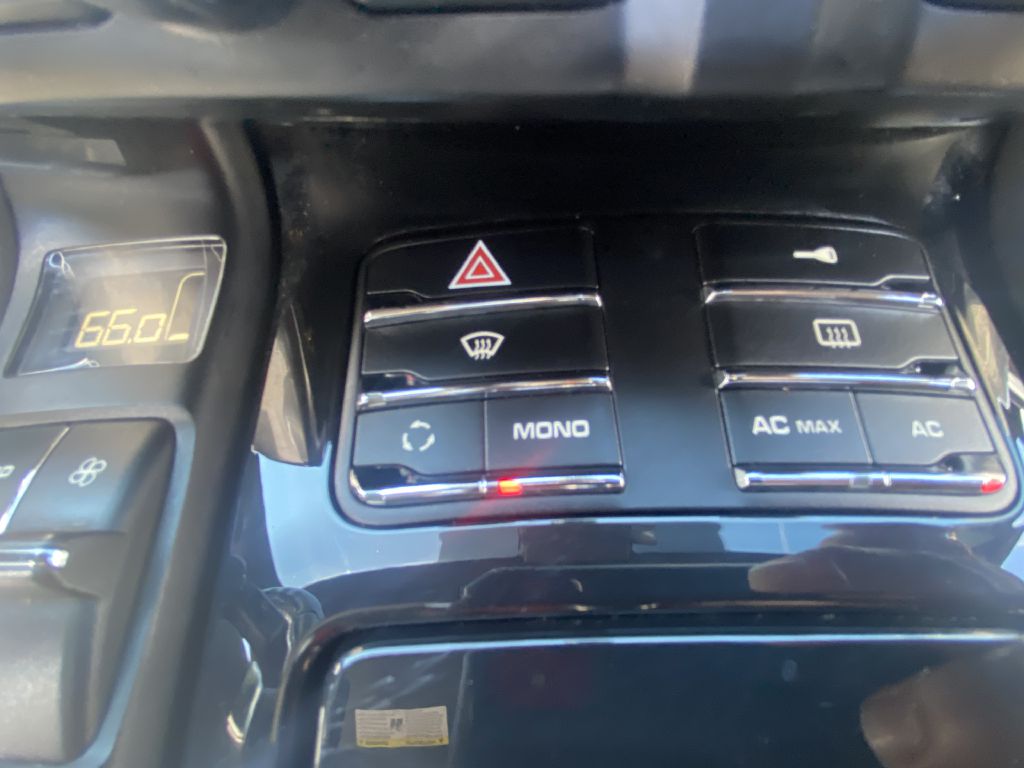 Photo 12 of this PORSCHE CAYENNE