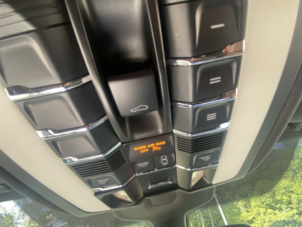 Photo 14 of this PORSCHE CAYENNE