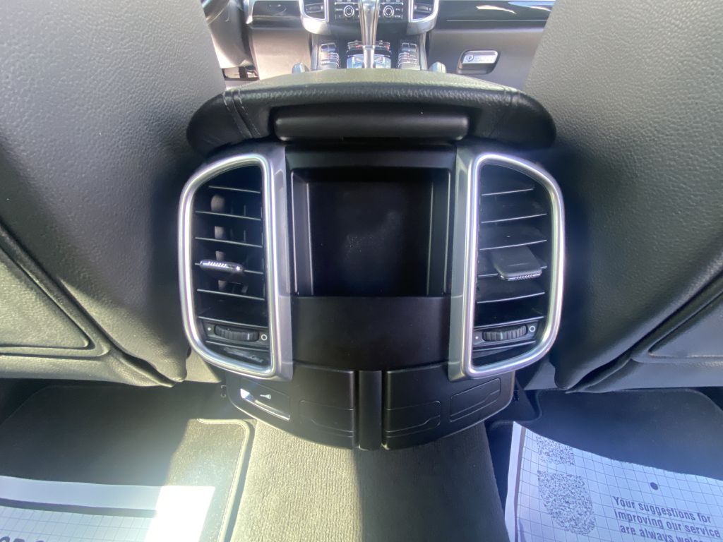 Photo 16 of this PORSCHE CAYENNE