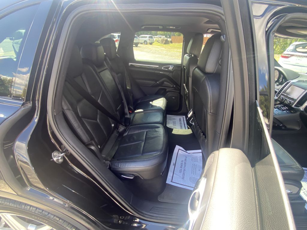 Photo 17 of this PORSCHE CAYENNE