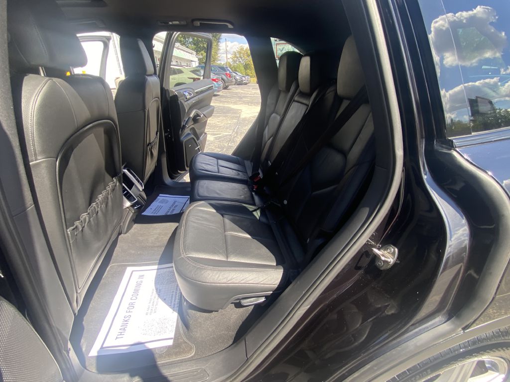 Photo 18 of this PORSCHE CAYENNE