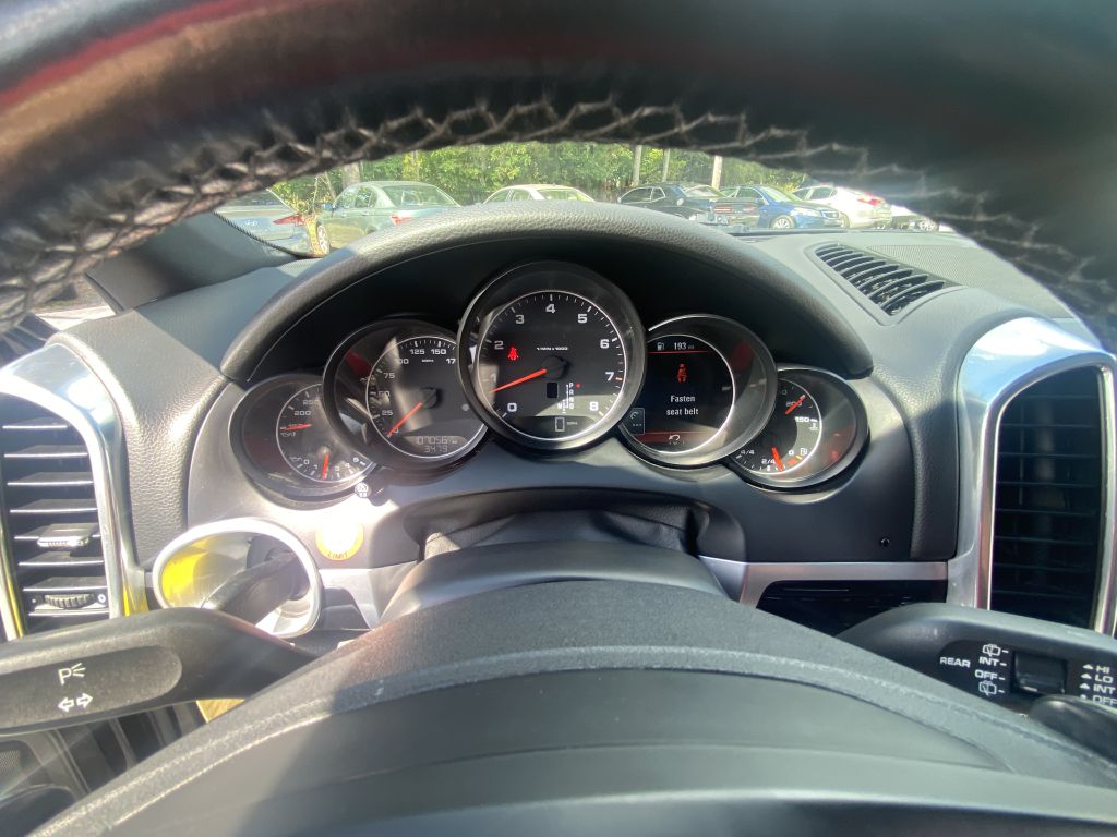 Photo 19 of this PORSCHE CAYENNE