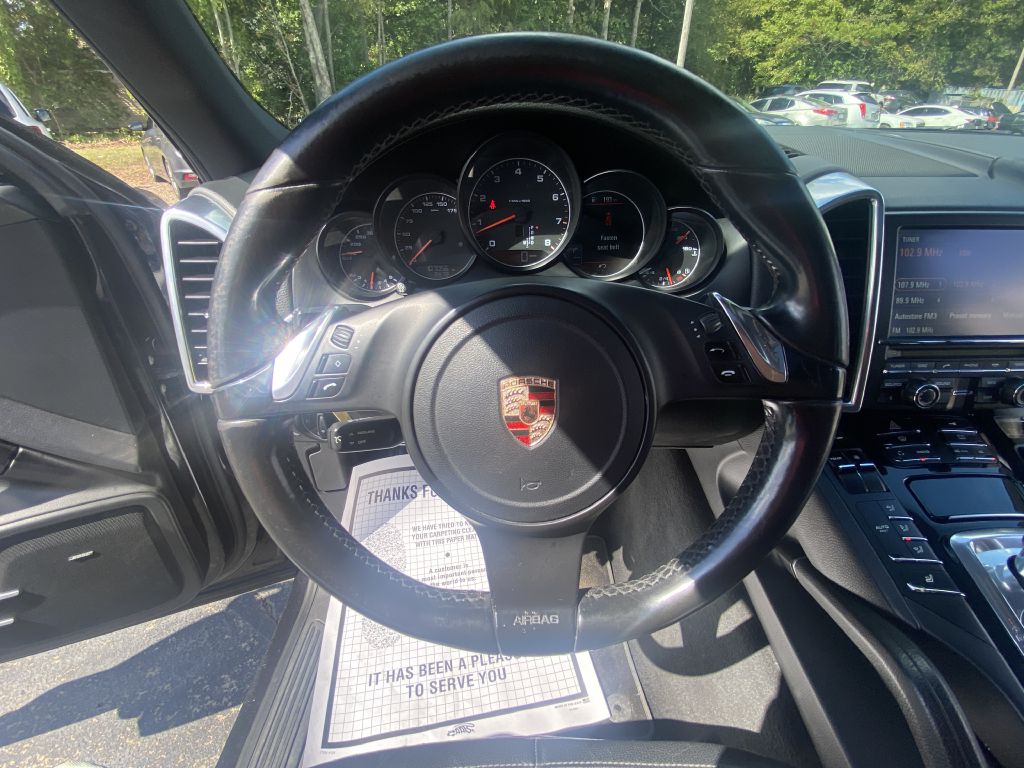 Photo 21 of this PORSCHE CAYENNE