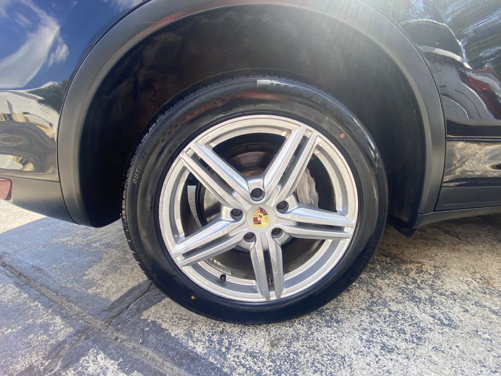 Photo 23 of this PORSCHE CAYENNE