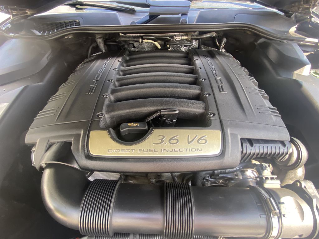 Photo 25 of this PORSCHE CAYENNE