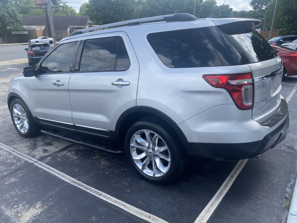 Photo 3 of this FORD EXPLORER