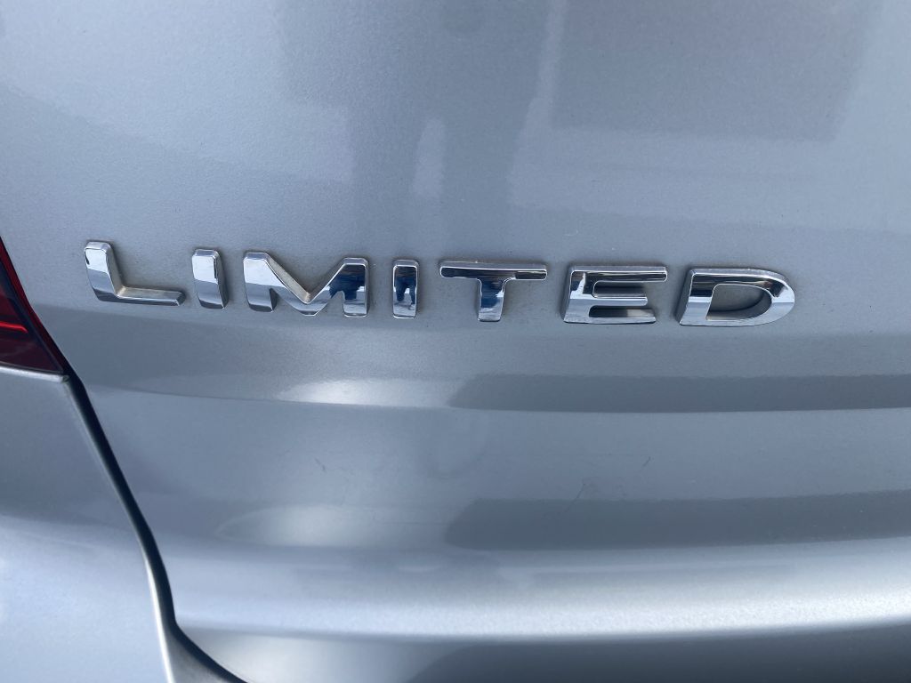 Photo 4 of this FORD EXPLORER
