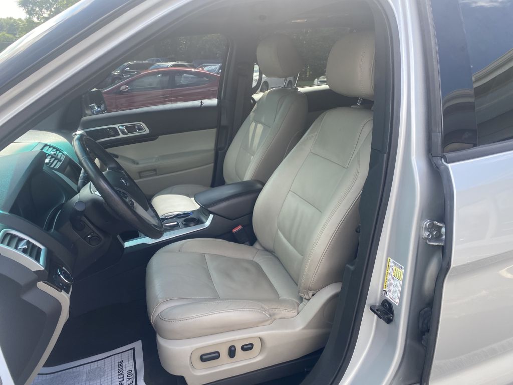 Photo 8 of this FORD EXPLORER