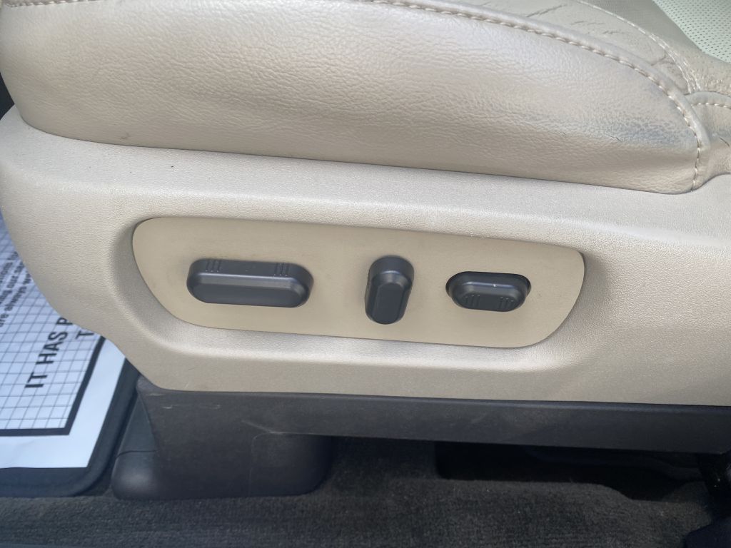 Photo 9 of this FORD EXPLORER