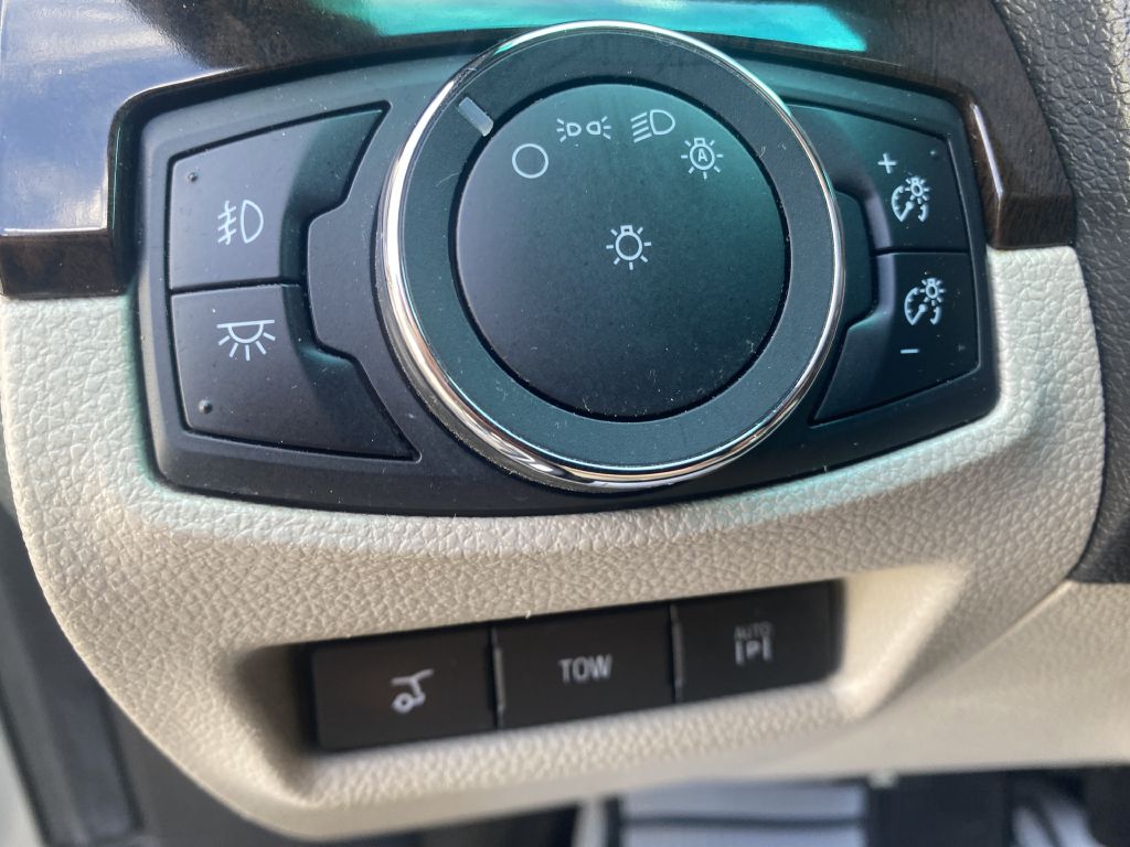 Photo 10 of this FORD EXPLORER