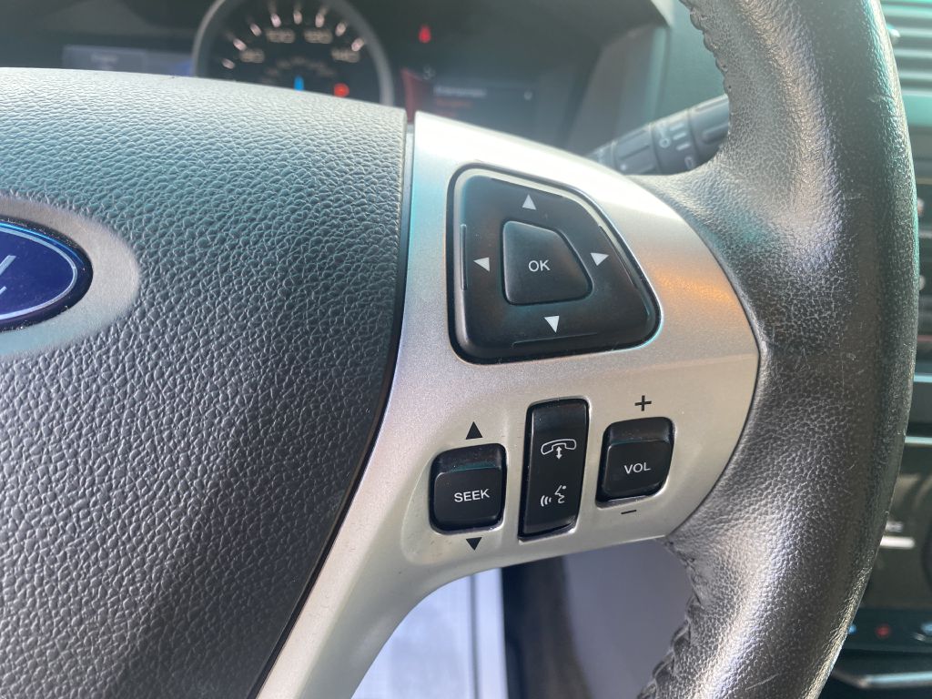 Photo 12 of this FORD EXPLORER