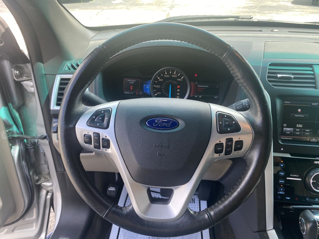 Photo 14 of this FORD EXPLORER