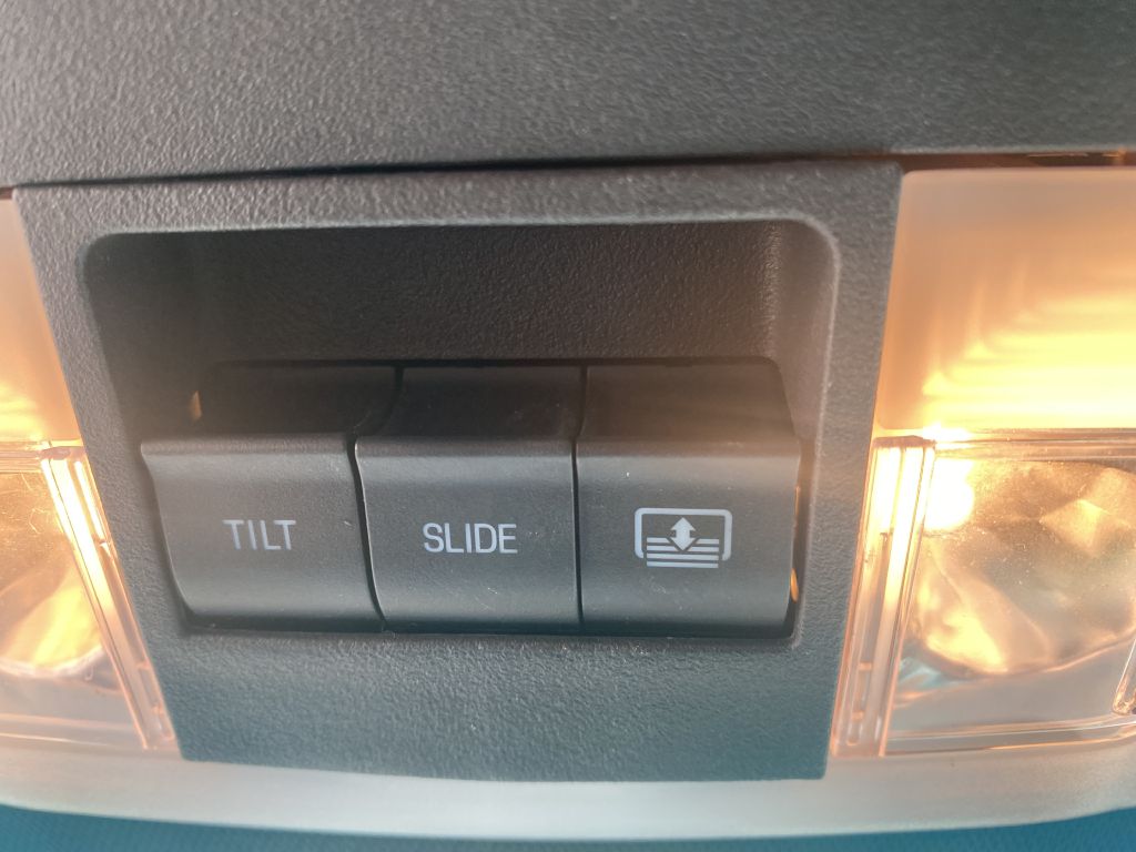 Photo 19 of this FORD EXPLORER