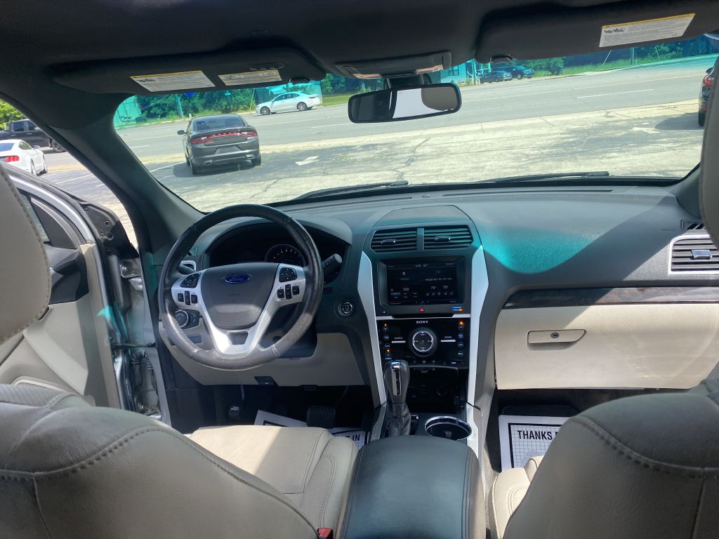 Photo 25 of this FORD EXPLORER