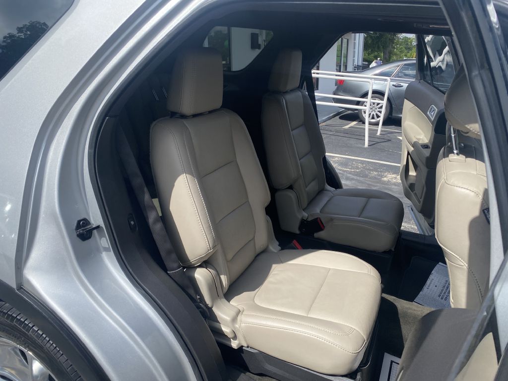 Photo 26 of this FORD EXPLORER