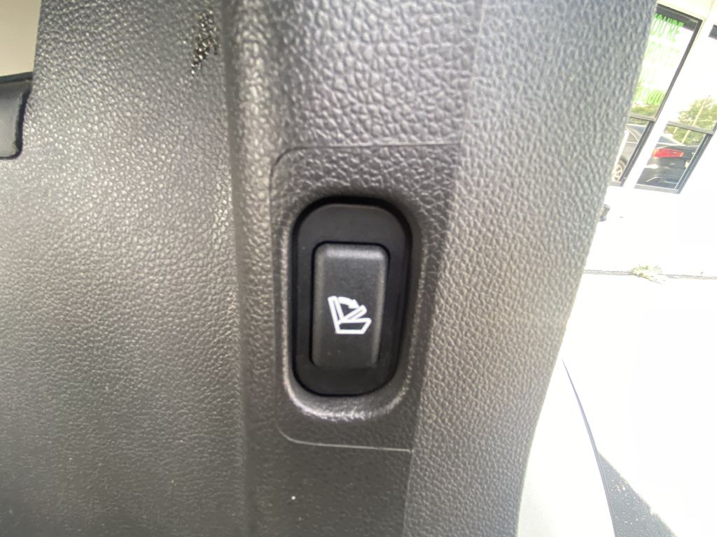 Photo 31 of this FORD EXPLORER