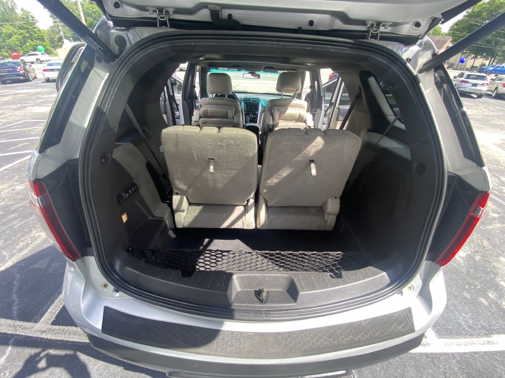 Photo 32 of this FORD EXPLORER