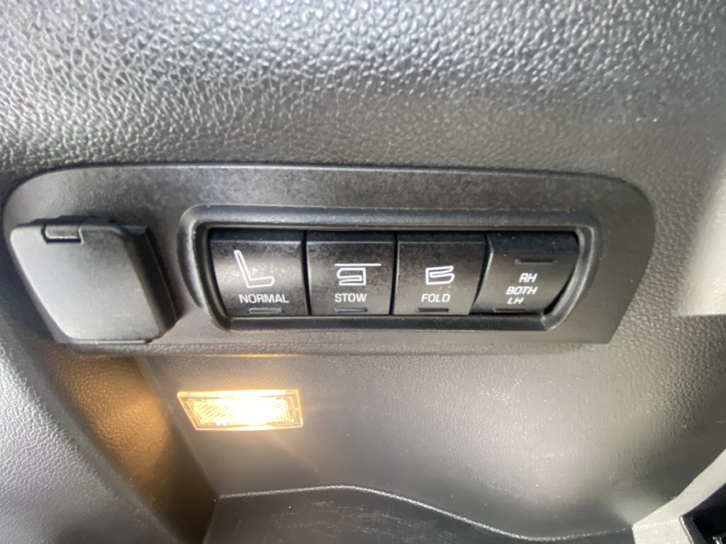Photo 33 of this FORD EXPLORER