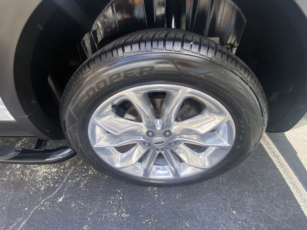 Photo 35 of this FORD EXPLORER