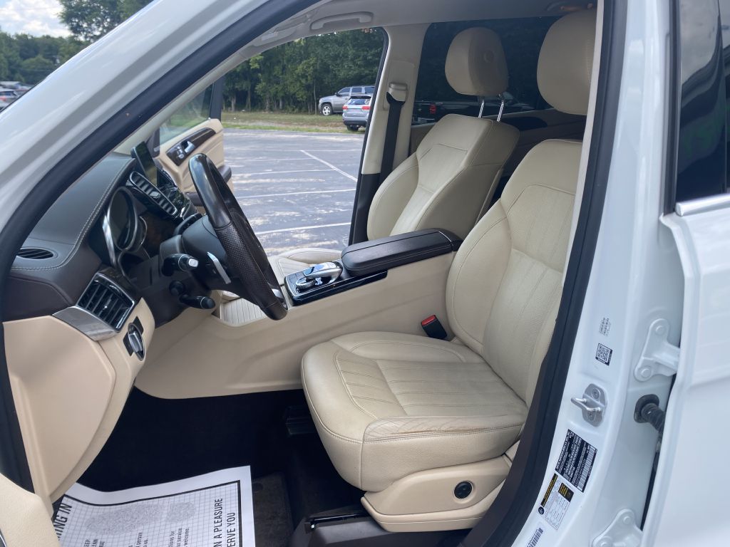 Photo 9 of this MERCEDES-BENZ GLS