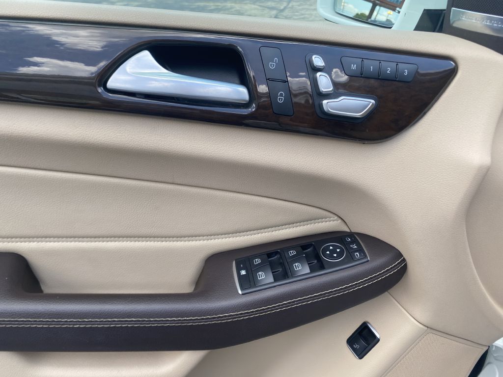 Photo 10 of this MERCEDES-BENZ GLS