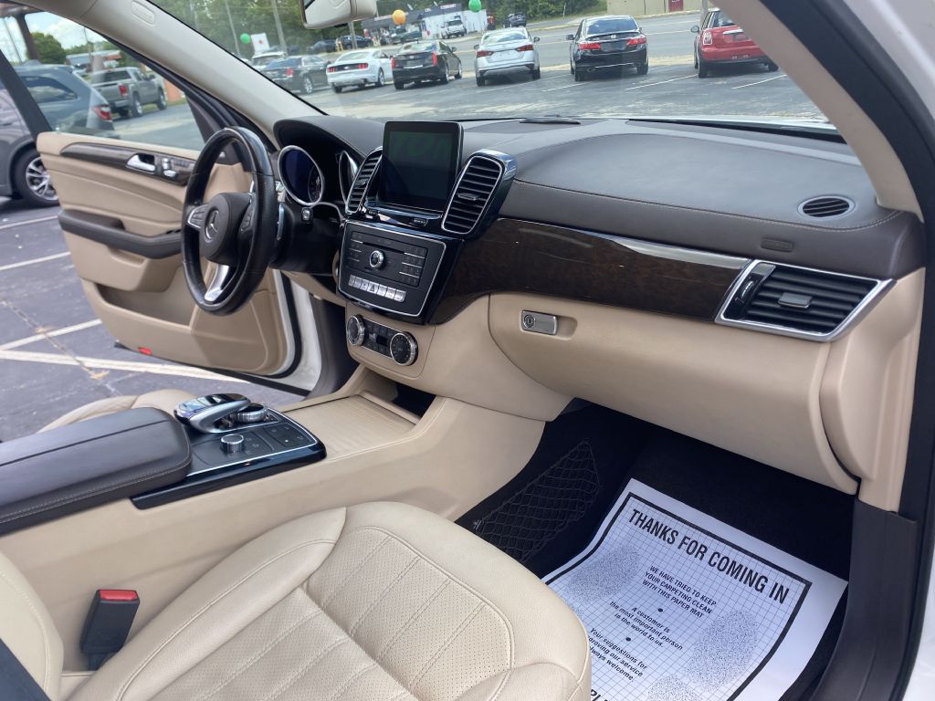 Photo 12 of this MERCEDES-BENZ GLS